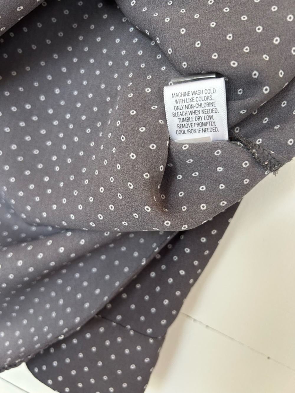 Apt 9 Silky Blouse. Size Small. - Picture 5 of 5